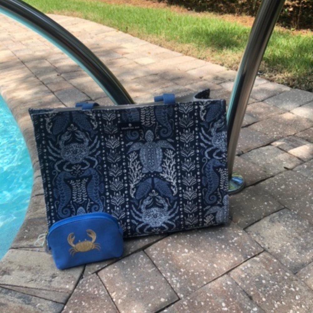 Spartina 449 Hamilton Sealife  Market Tote and Crab Travel Pouch